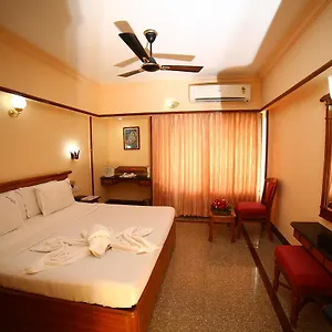 https://mayura-residency.kerala-hotels.net